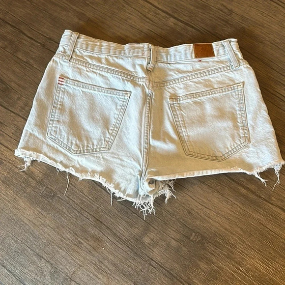 BDG Urban Outfitters Girlfriend High Rise Denim Cut off shorts Size 30 - Picture 2 of 7